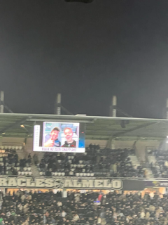 Begeleider en cliënt samen in het Heracles stadion